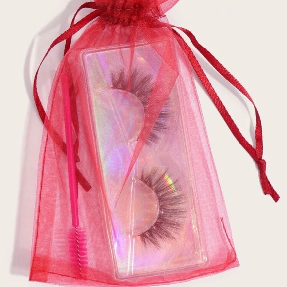 1 pair false eyelashes and eyelash brush - Picture 2 of 4